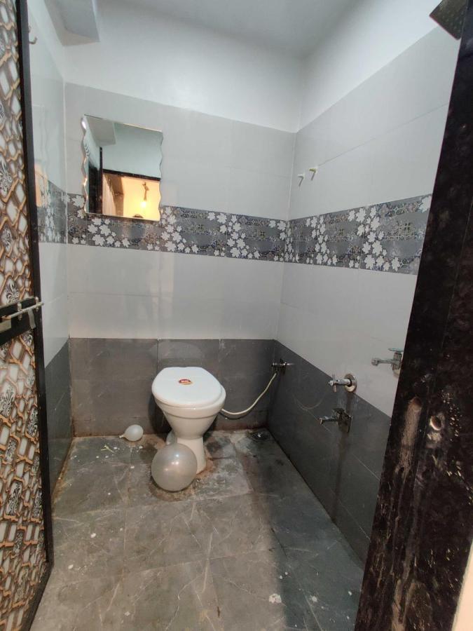 Oyo 91692 The You And Me Hotel Utrān Extérieur photo